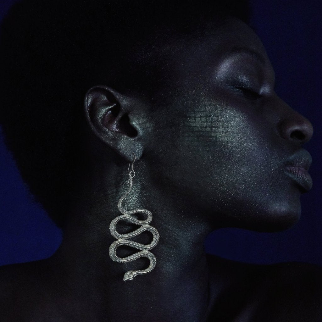 VIKA jewels Ohrring Snake Schlange Earring handgemacht Bali recycled recycling sterling silver silber 24 carat Karat Gold plated vergoldet Photographer Katia Wik Berlin